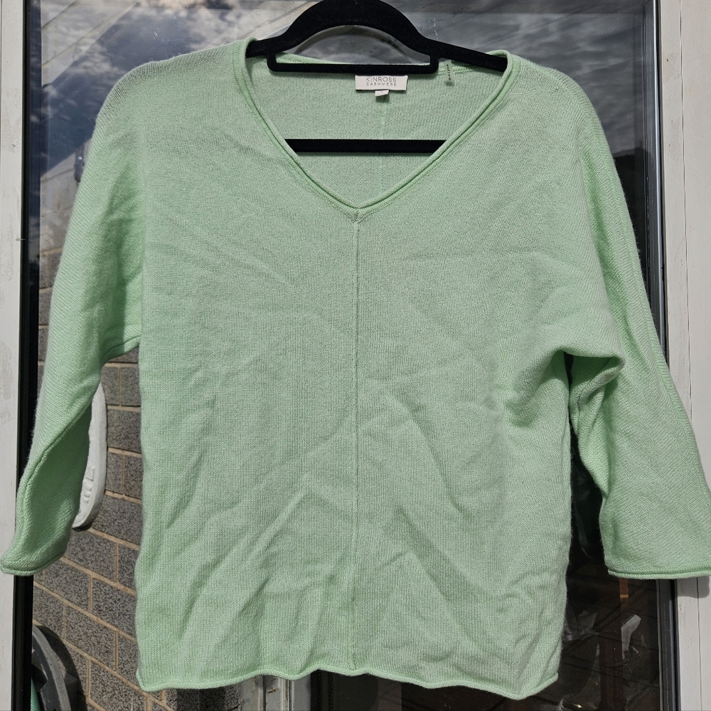 Kinross Cashmere Light Green V-Neck Sweater - Size Small